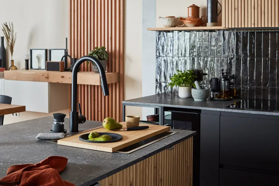 cuisine Leroy Merlin noire et bois