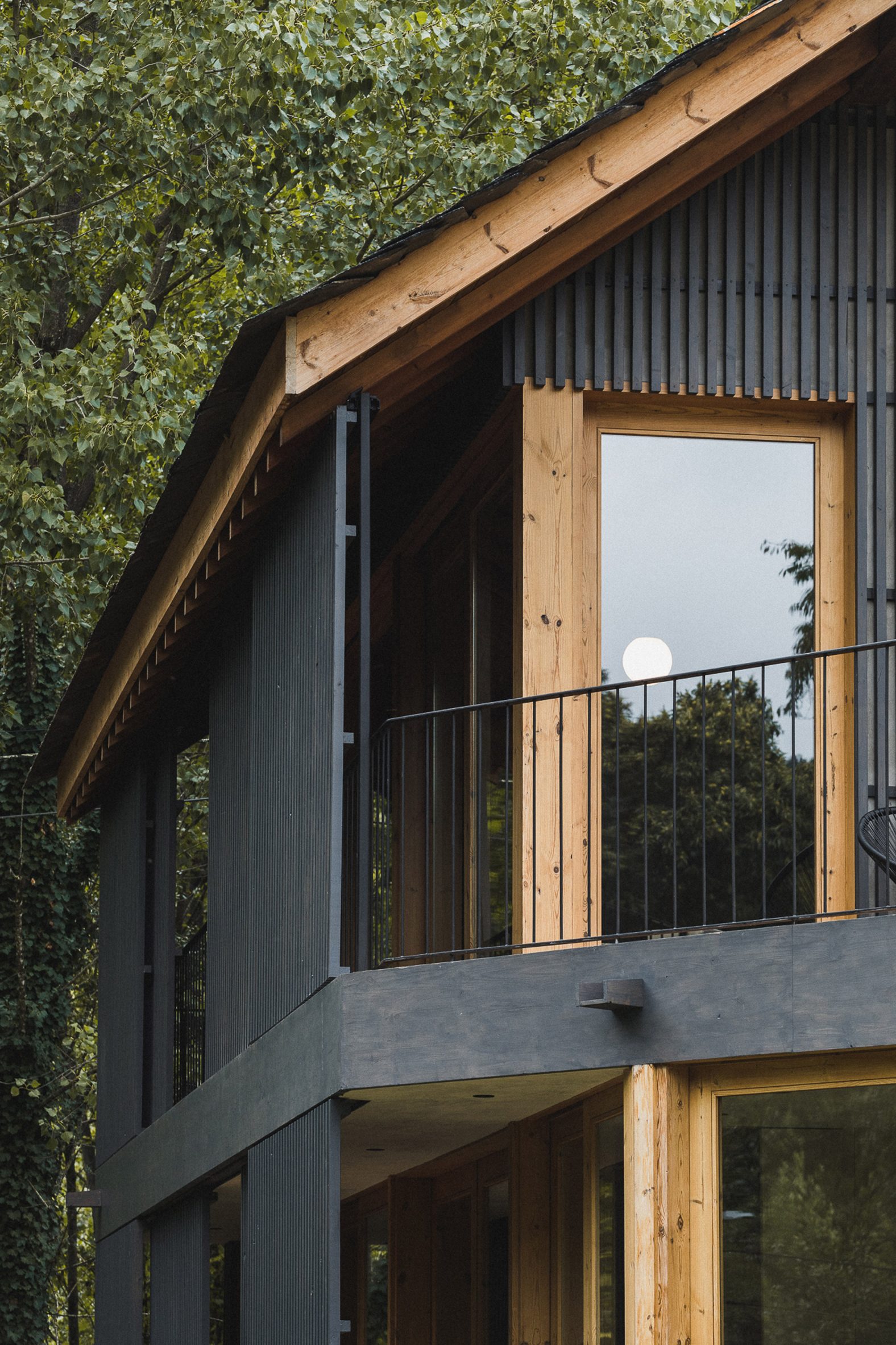maison contemporaine en bois noir maison contemporaine en bois noir