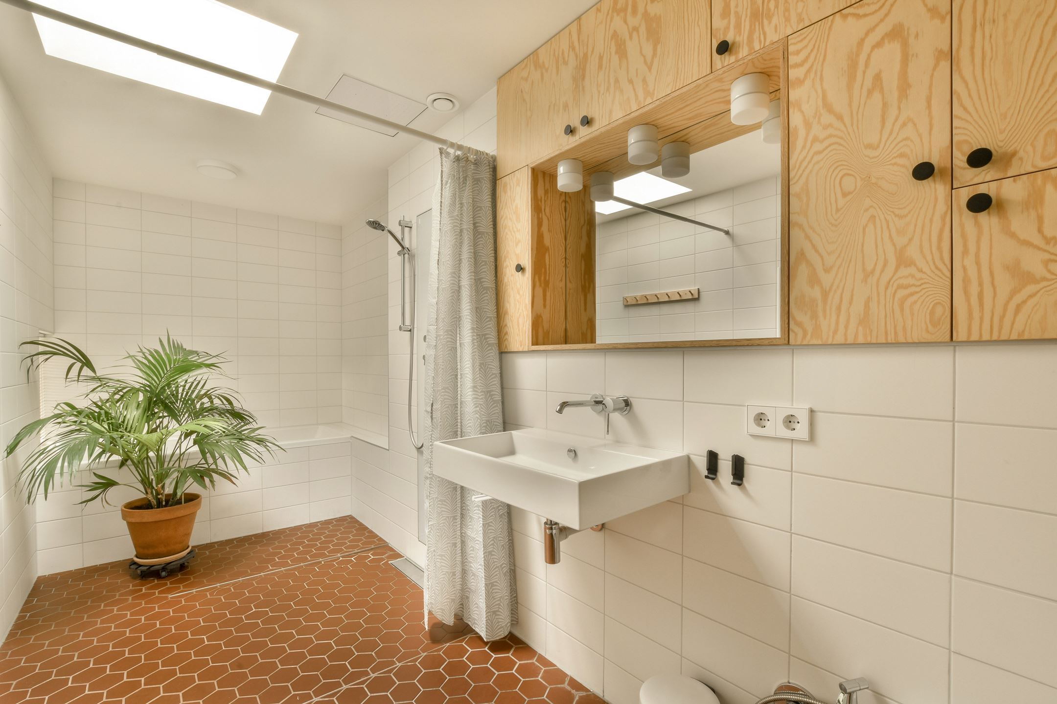 salle de bain sol terre cuite