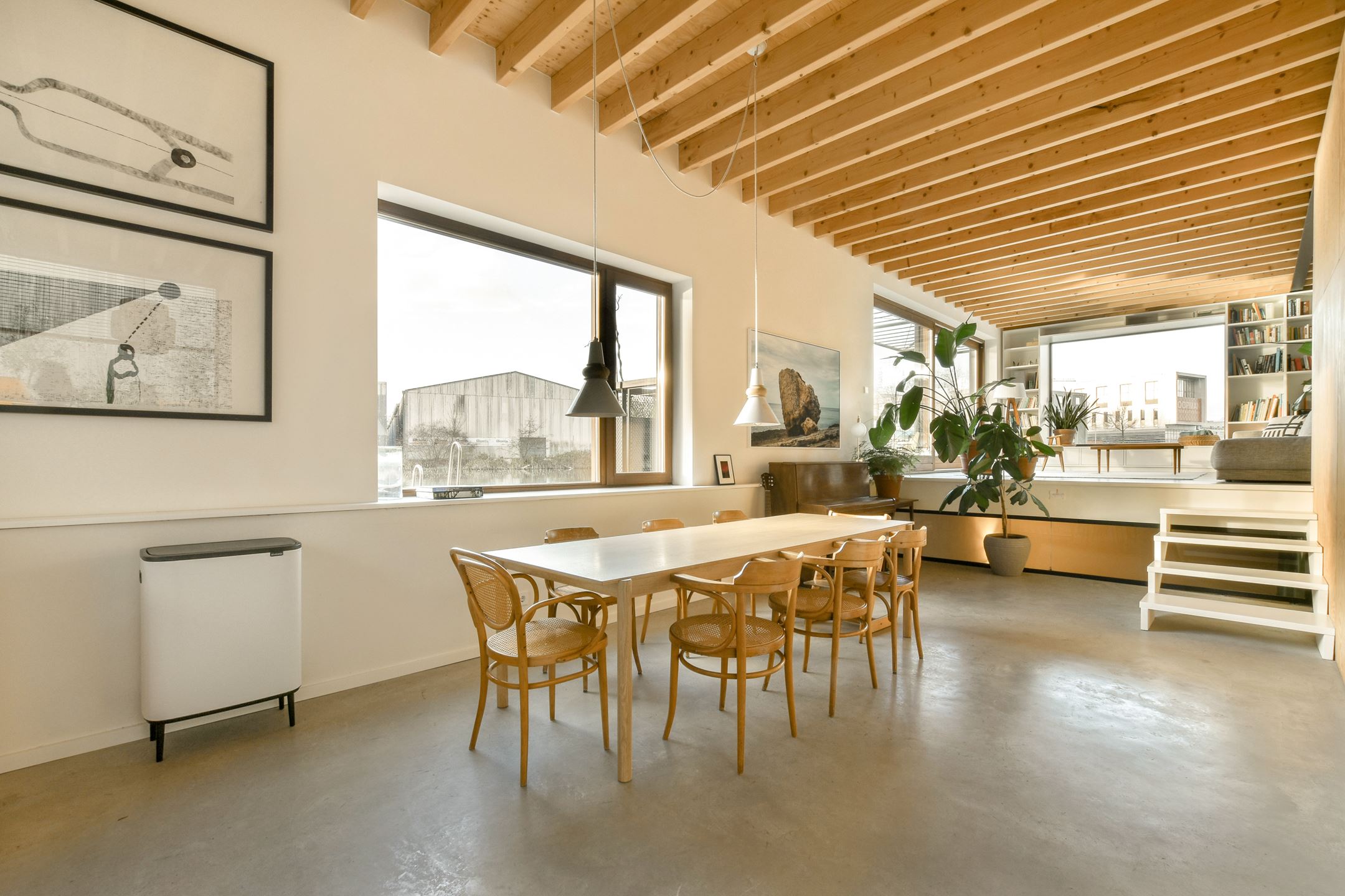 salle à manger maison flottante