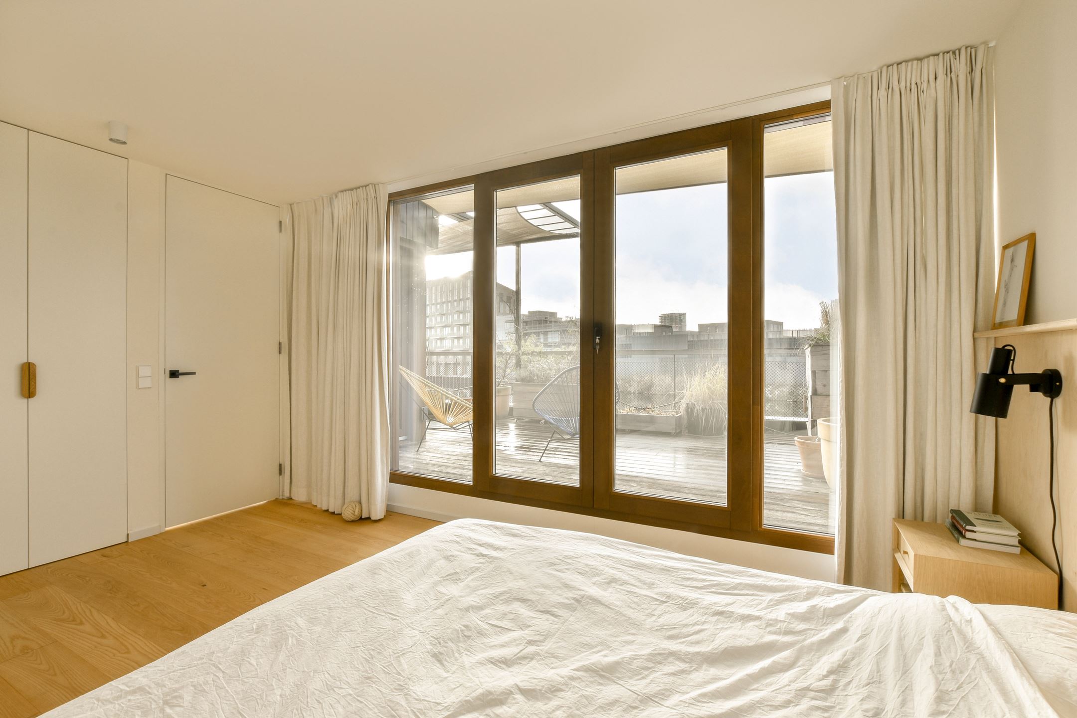chambre minimaliste maison flottante