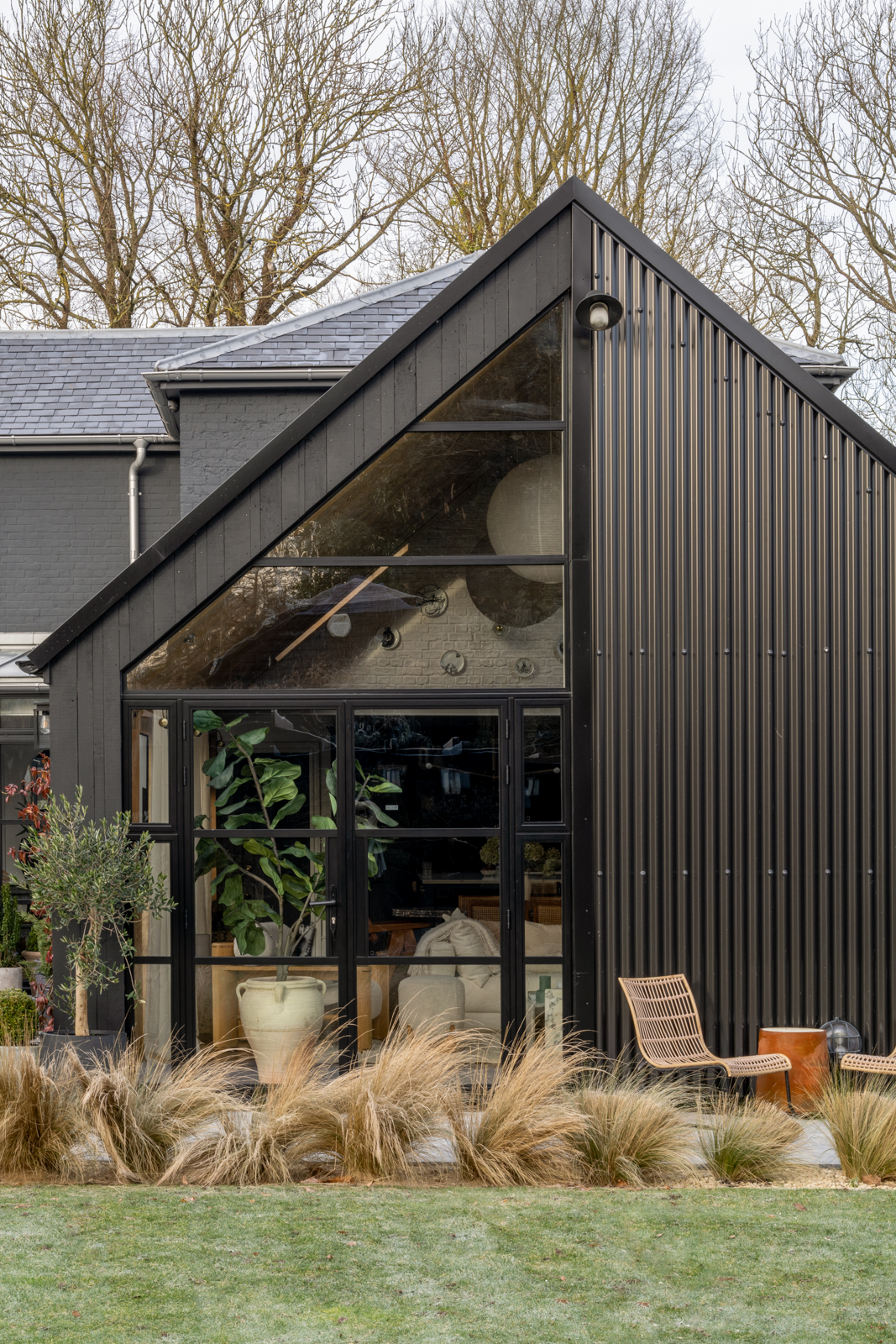 maison d maison d'architecte en bois noir