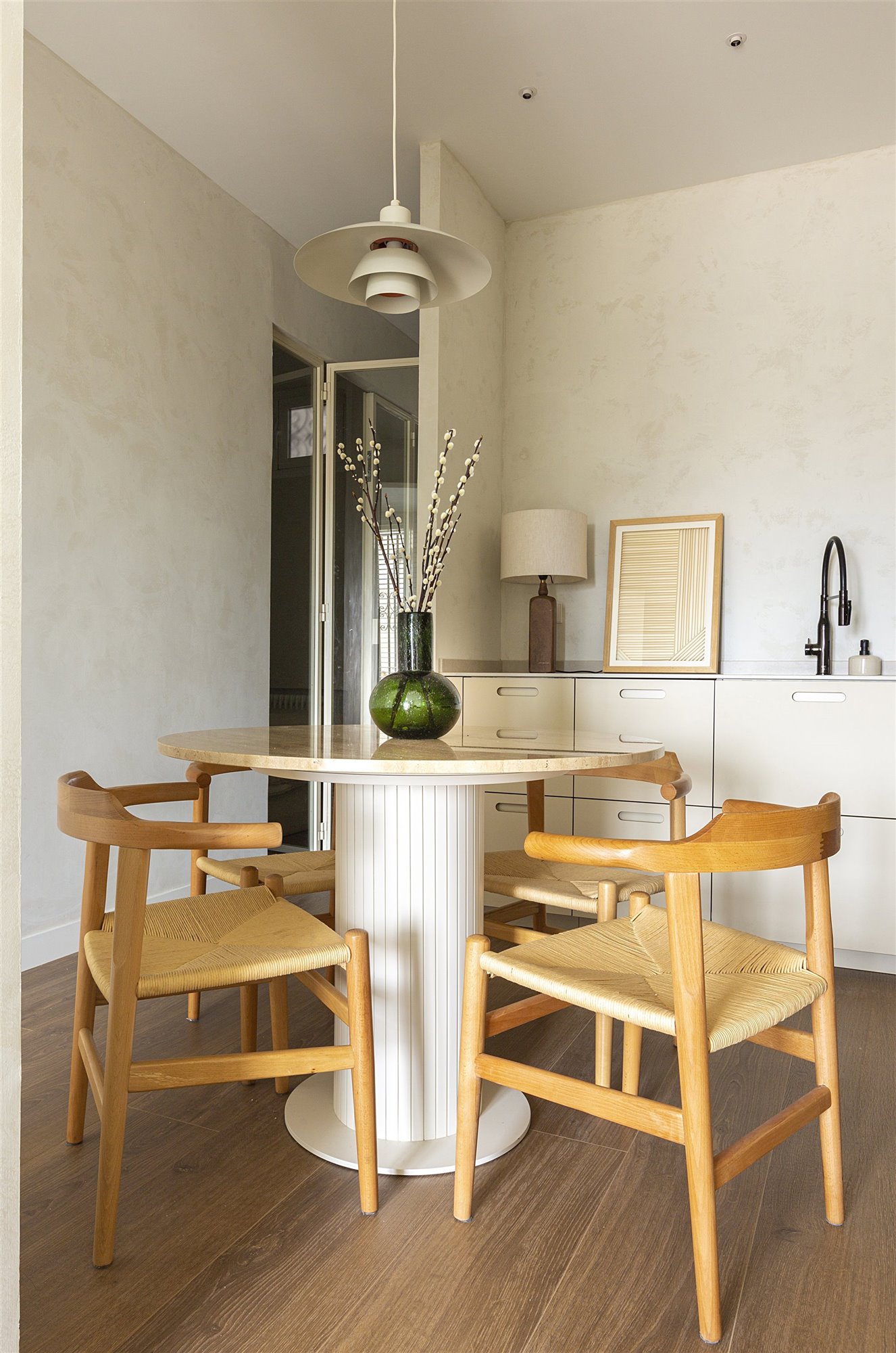 salle à manger table ronde appartement 36m2 décoration design salle à manger table ronde appartement 36m2 décoration design