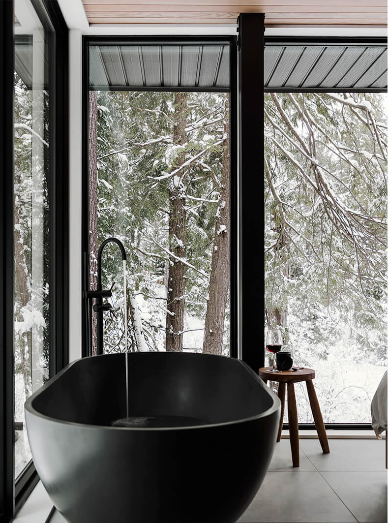 salle de bain design baignoire noire