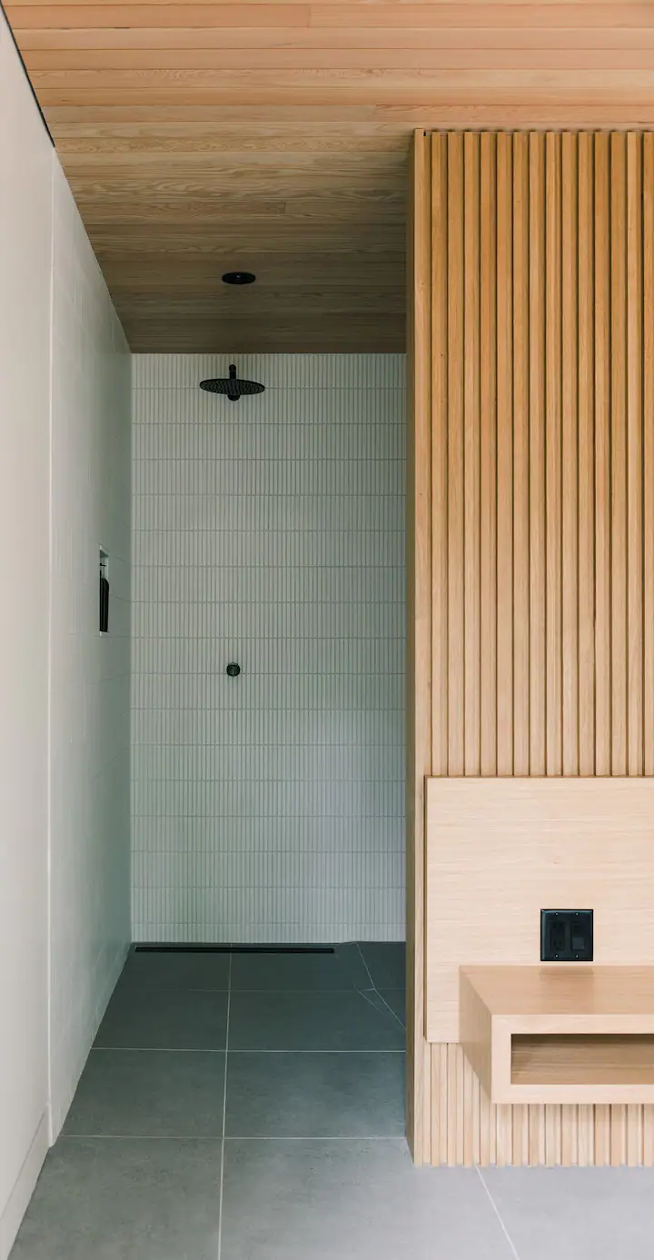salle de bain bois et gris