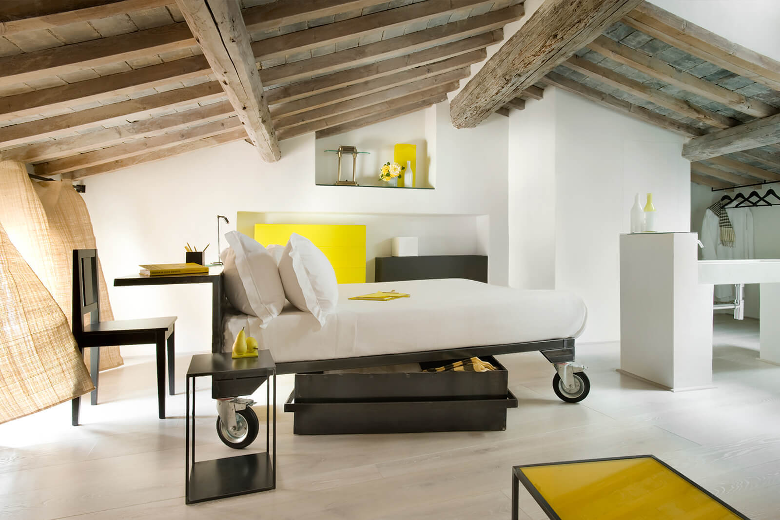 chambre décoration contemporaine avec poutres