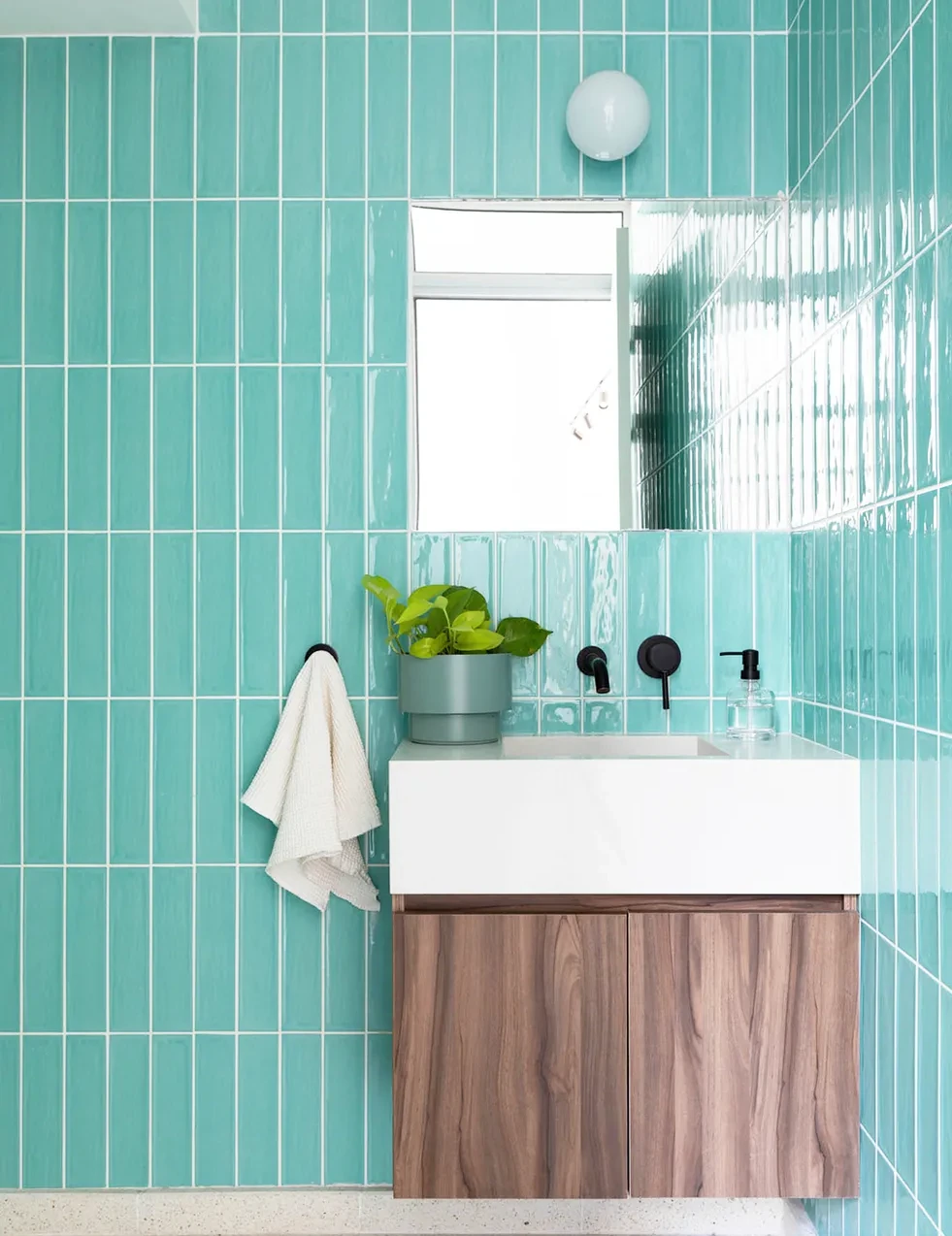 salle de bain carrelage vert