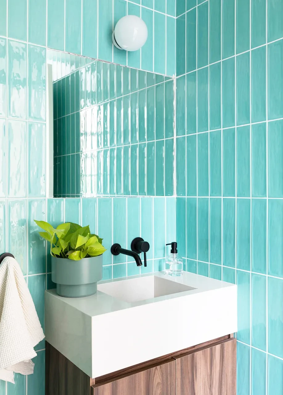salle de bain carrelage vert
