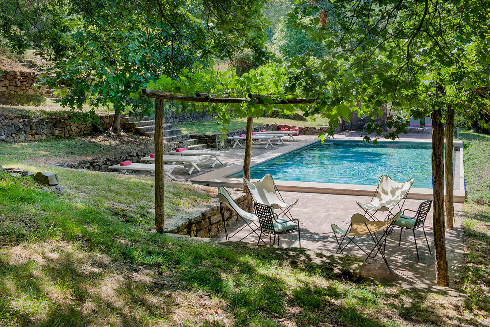 piscine et terrasse en terre cuite