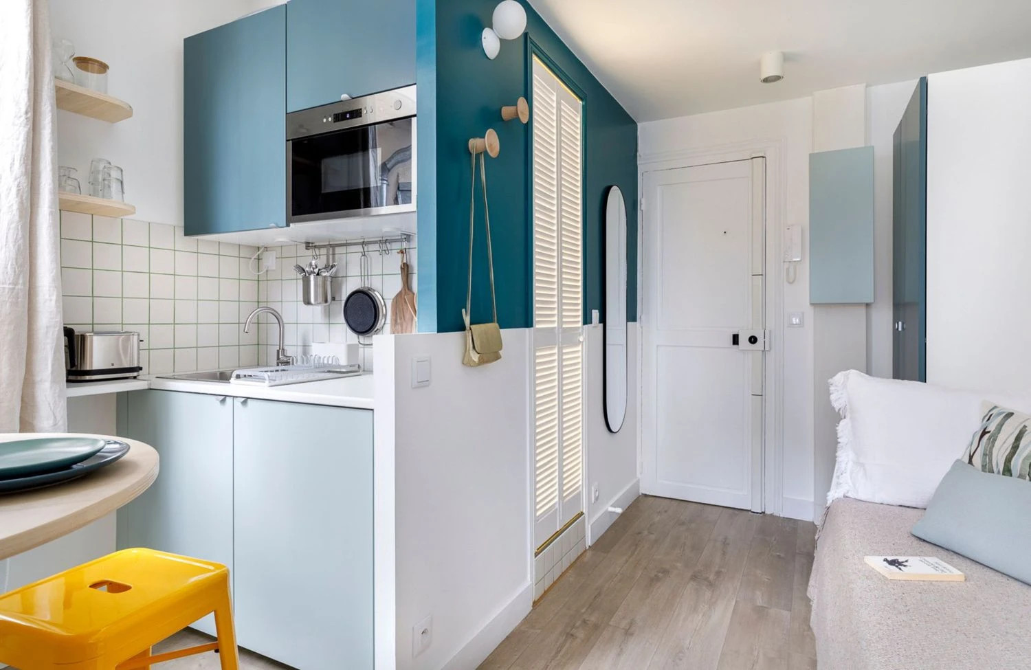 studio décoration bleue et blanche