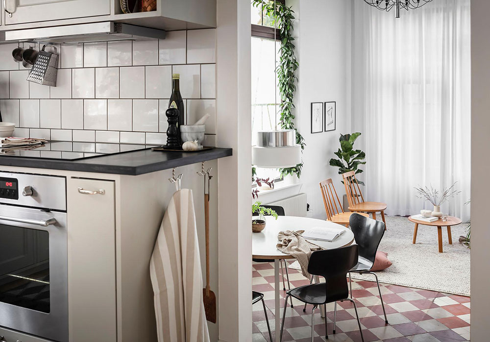 cuisine et salle à manger carrelage à damier rouge