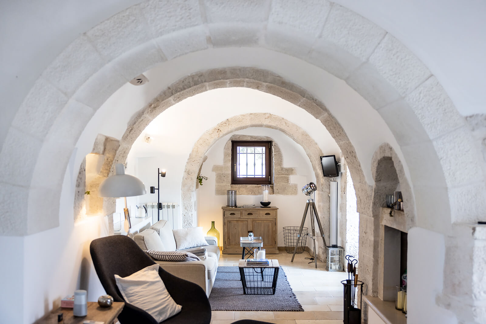 salon avec arches et voûtes maison en pierre salon avec arches et voûtes maison en pierre