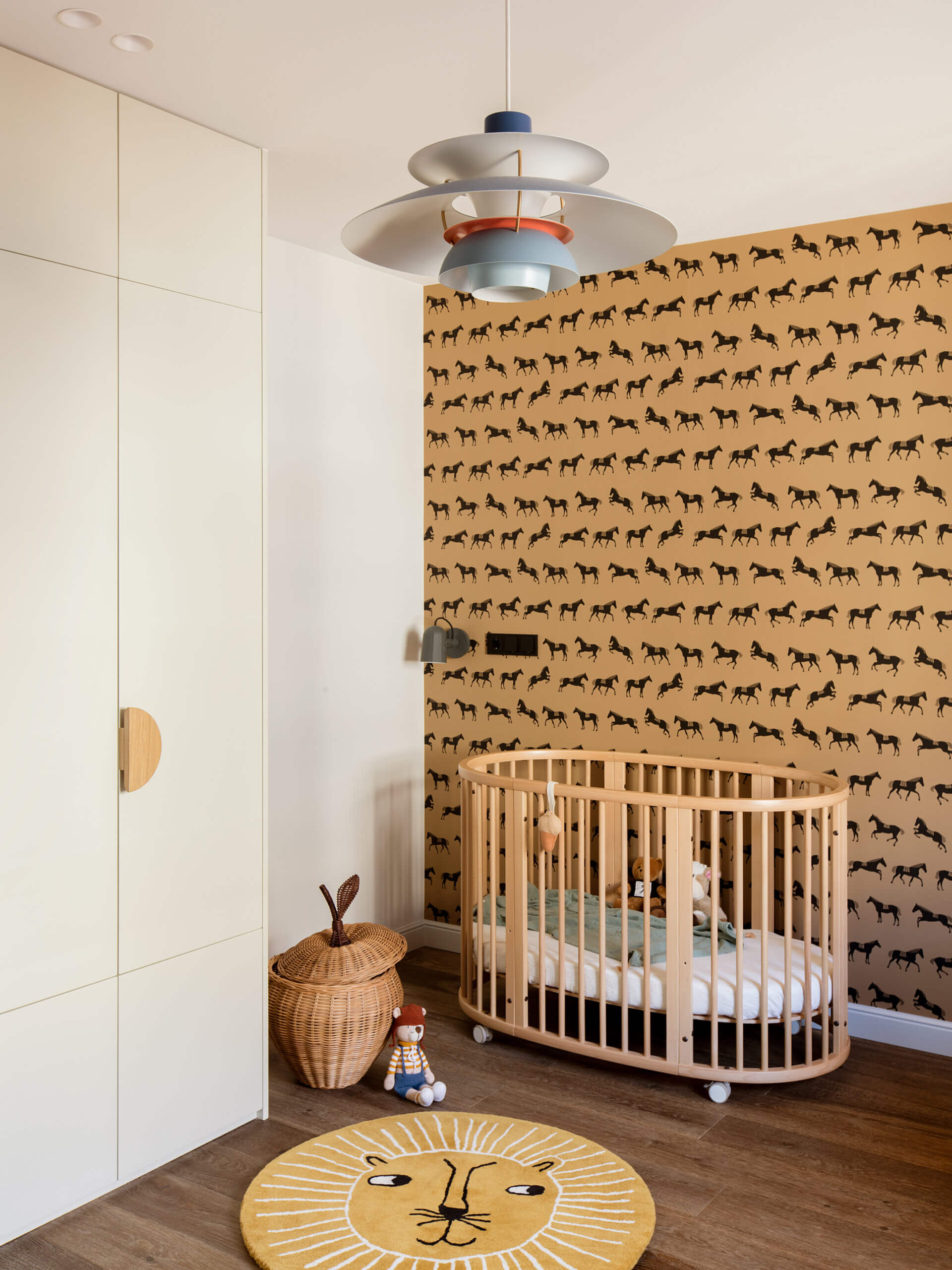 chambre enfant décoration contemporaine papier-peint jaune
