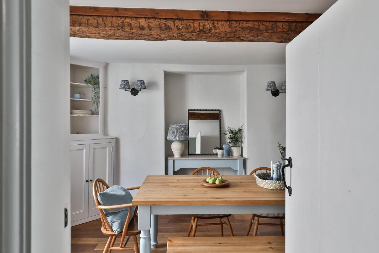 salle à manger rustique décoration bleue