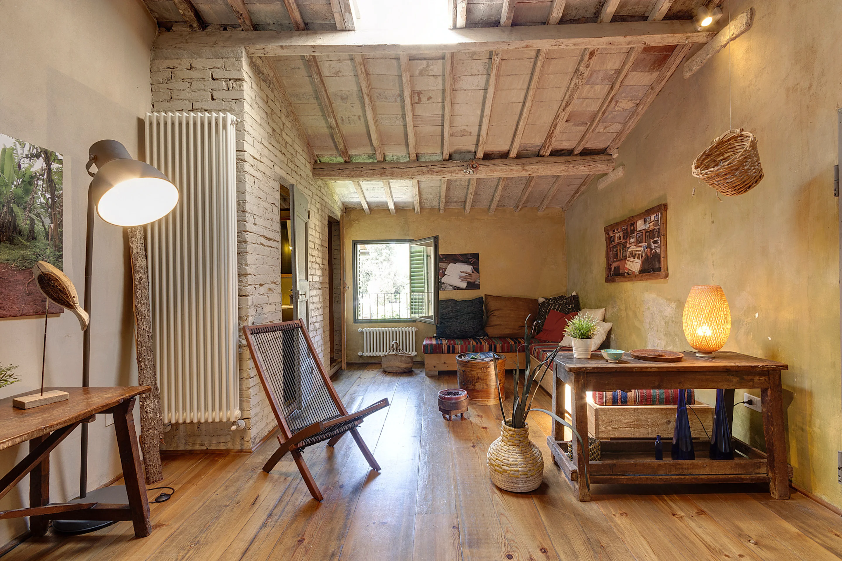 salon avec poutres mini loft 50m2