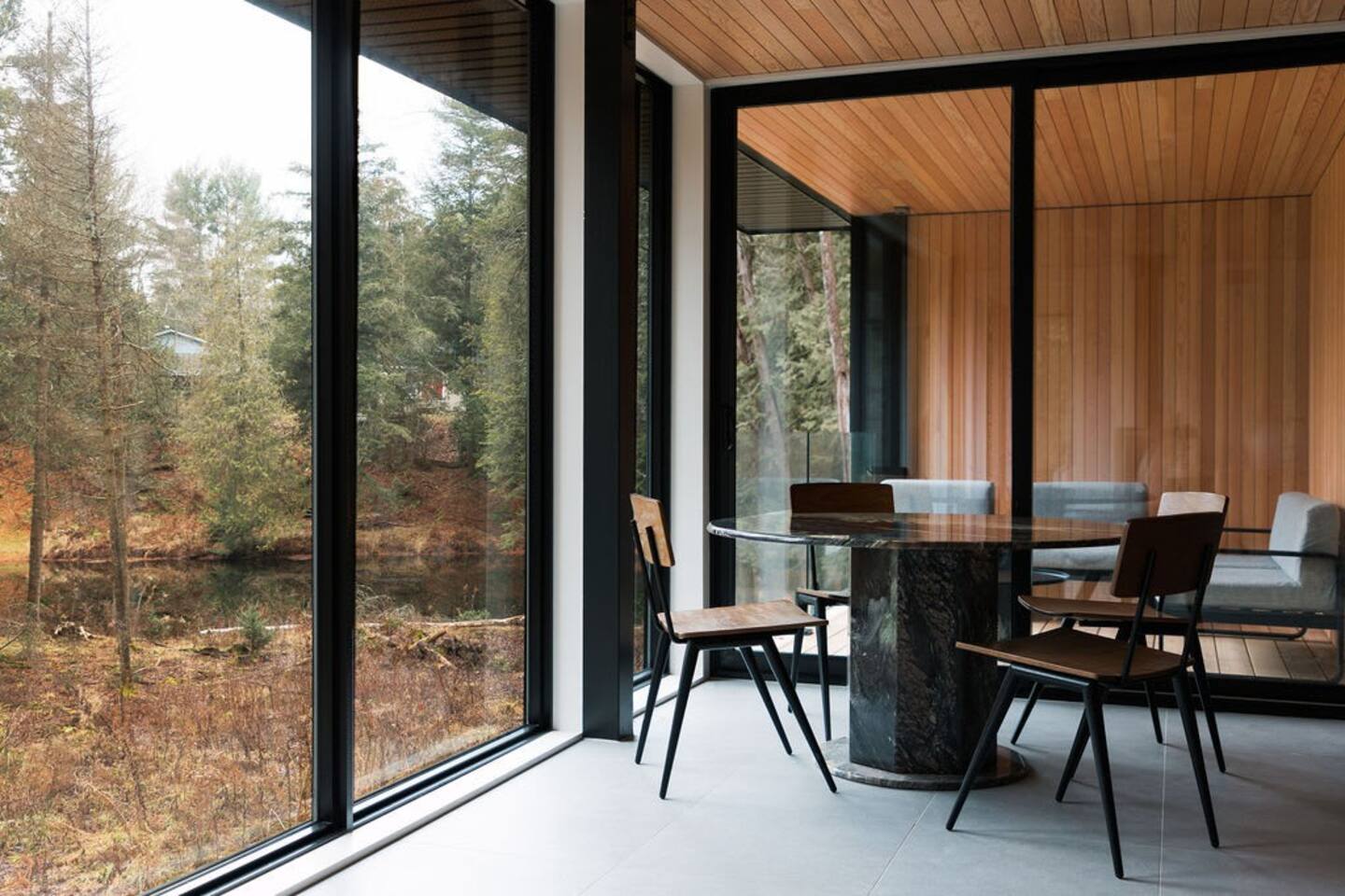 salle manger avec baies vitrées décoration design