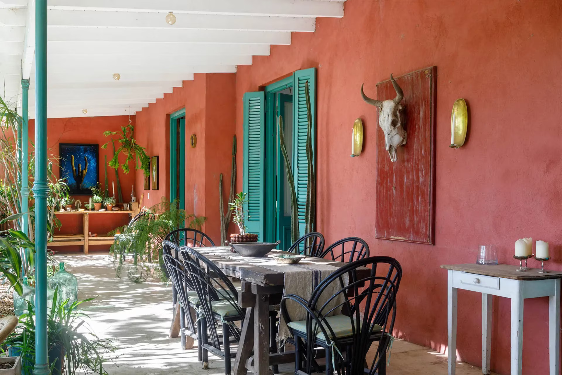 maison et sa terrasse colorée