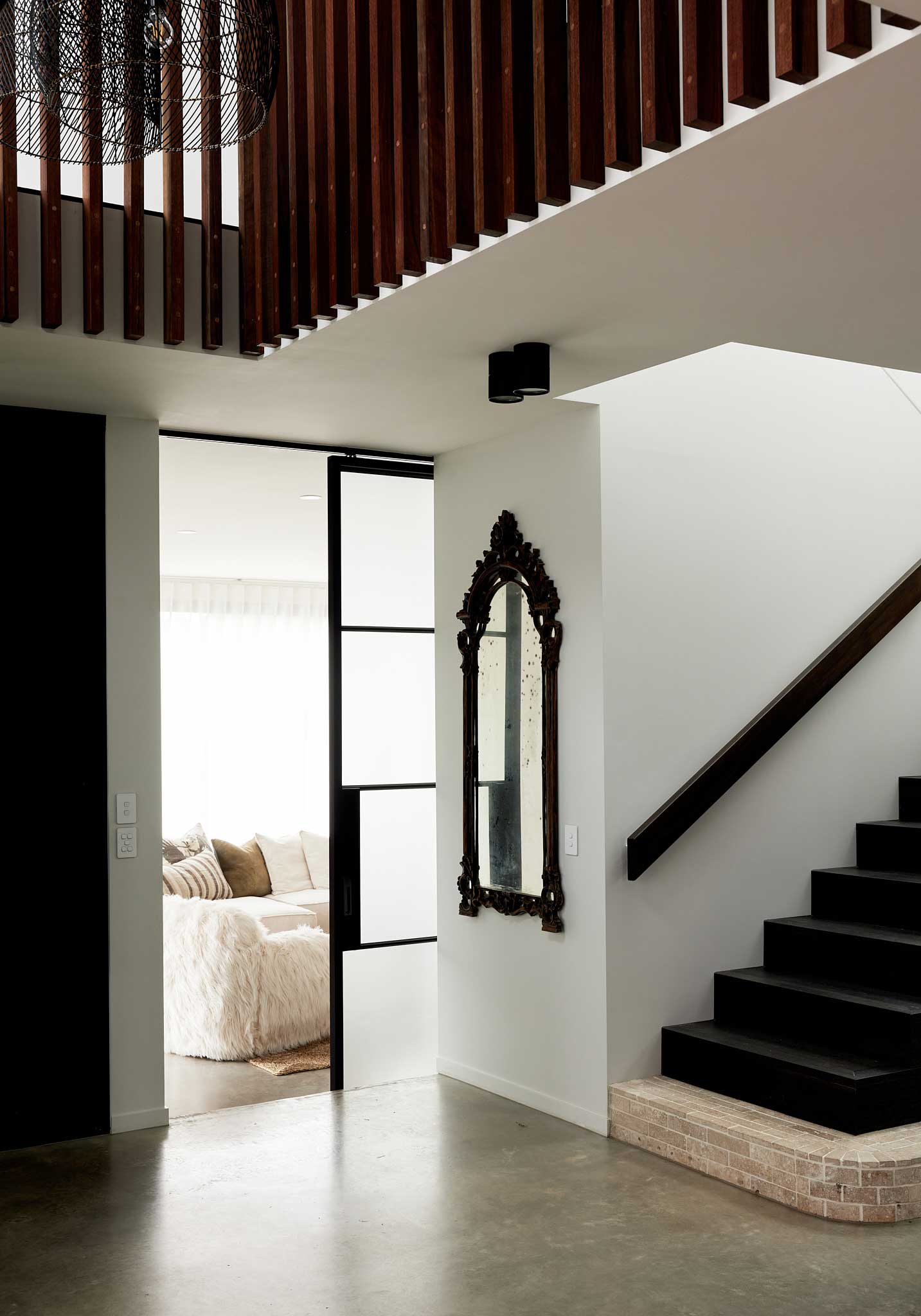 escalier noir