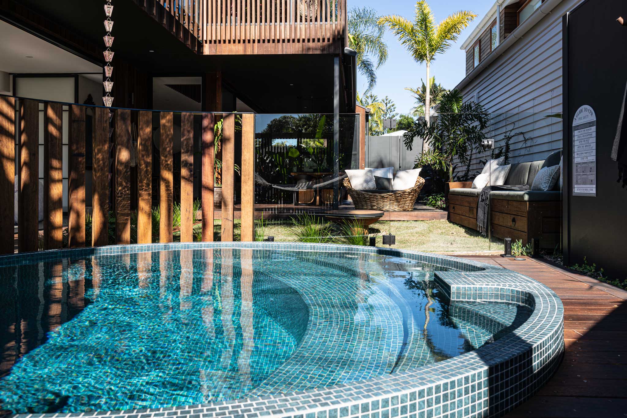 piscine maison contemporaine