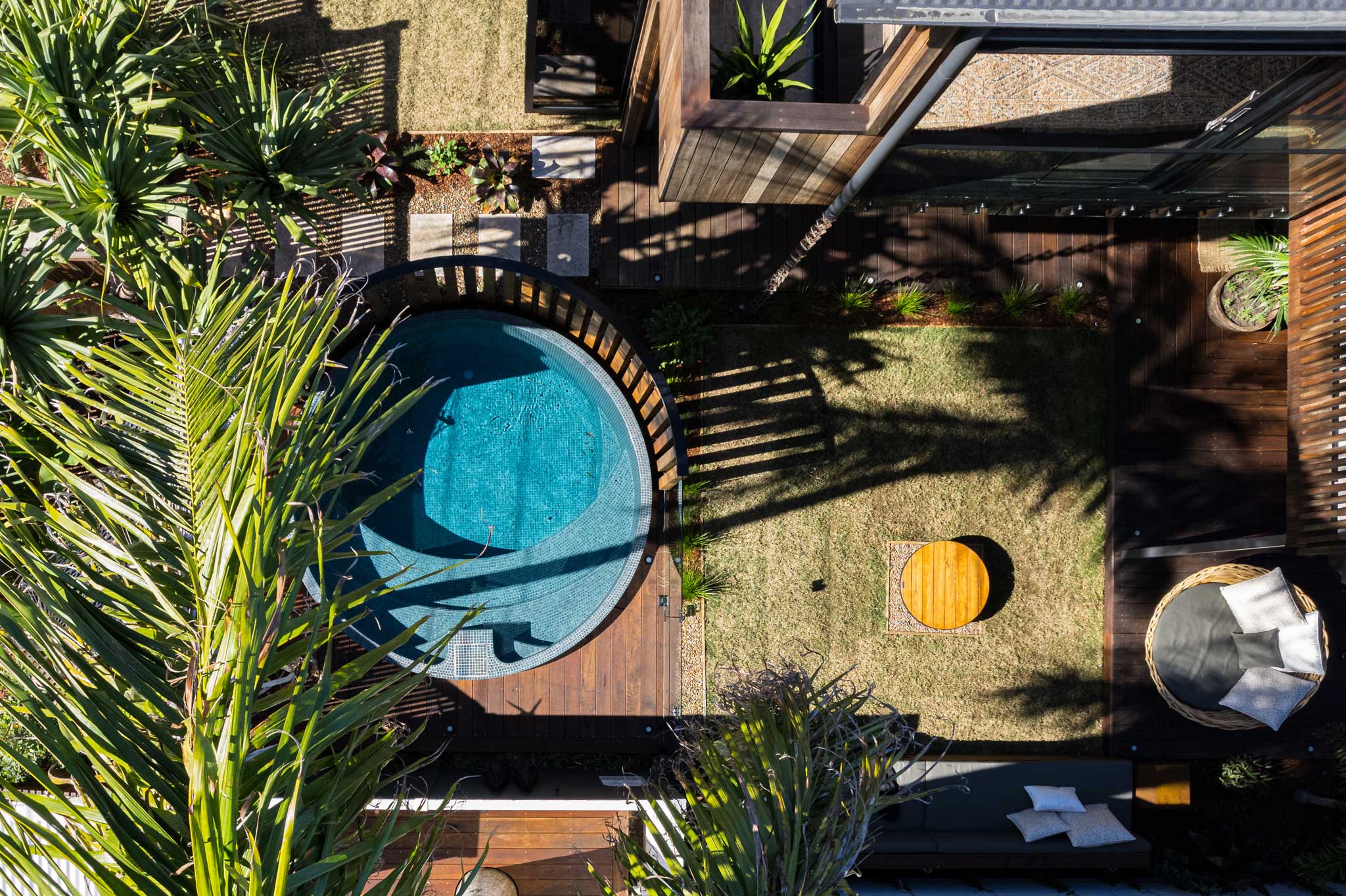 terrasse bois avec piscine ronde