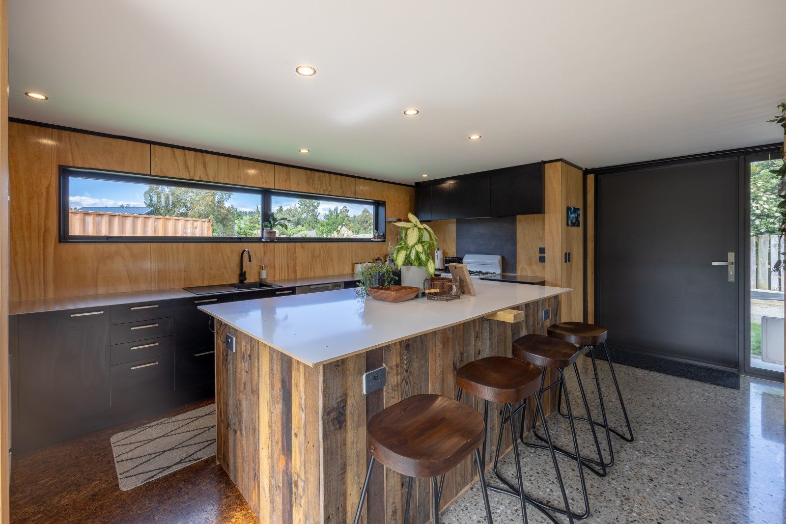 cuisine ouverte avec îlot maison container 195m2 cuisine ouverte avec îlot maison container 195m2