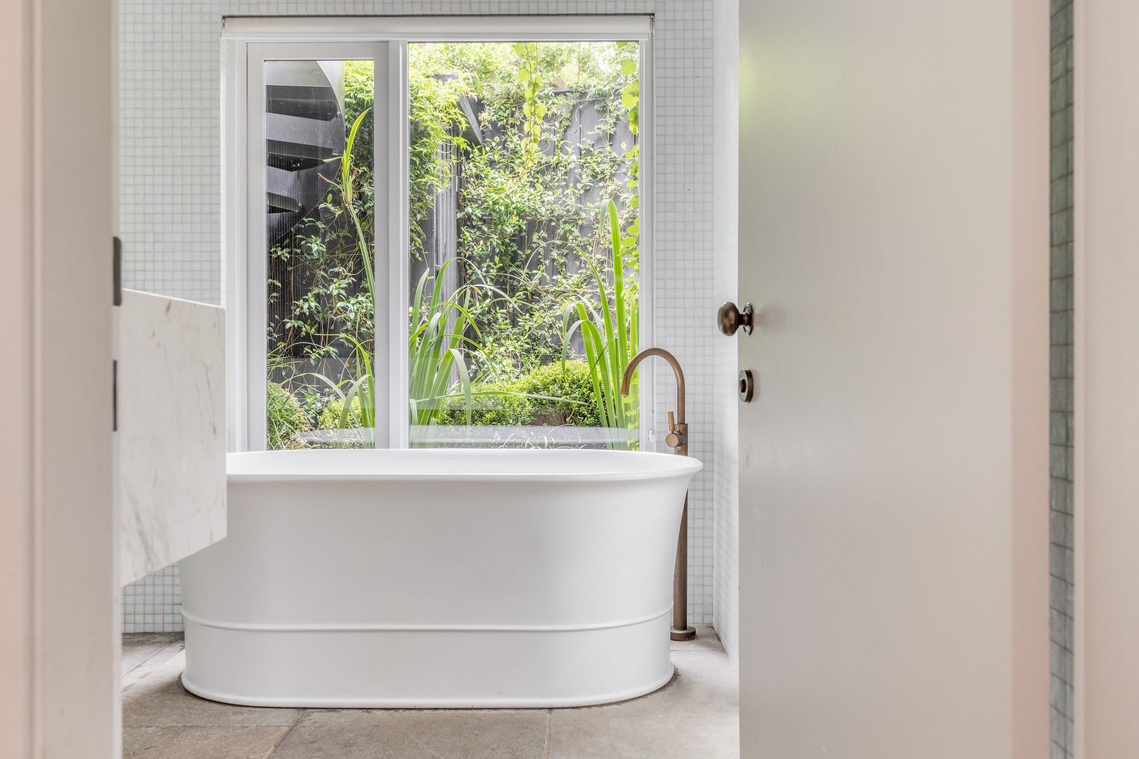 salle de bain avec baignoire îlot décoration contemporaine salle de bain avec baignoire îlot décoration contemporaine