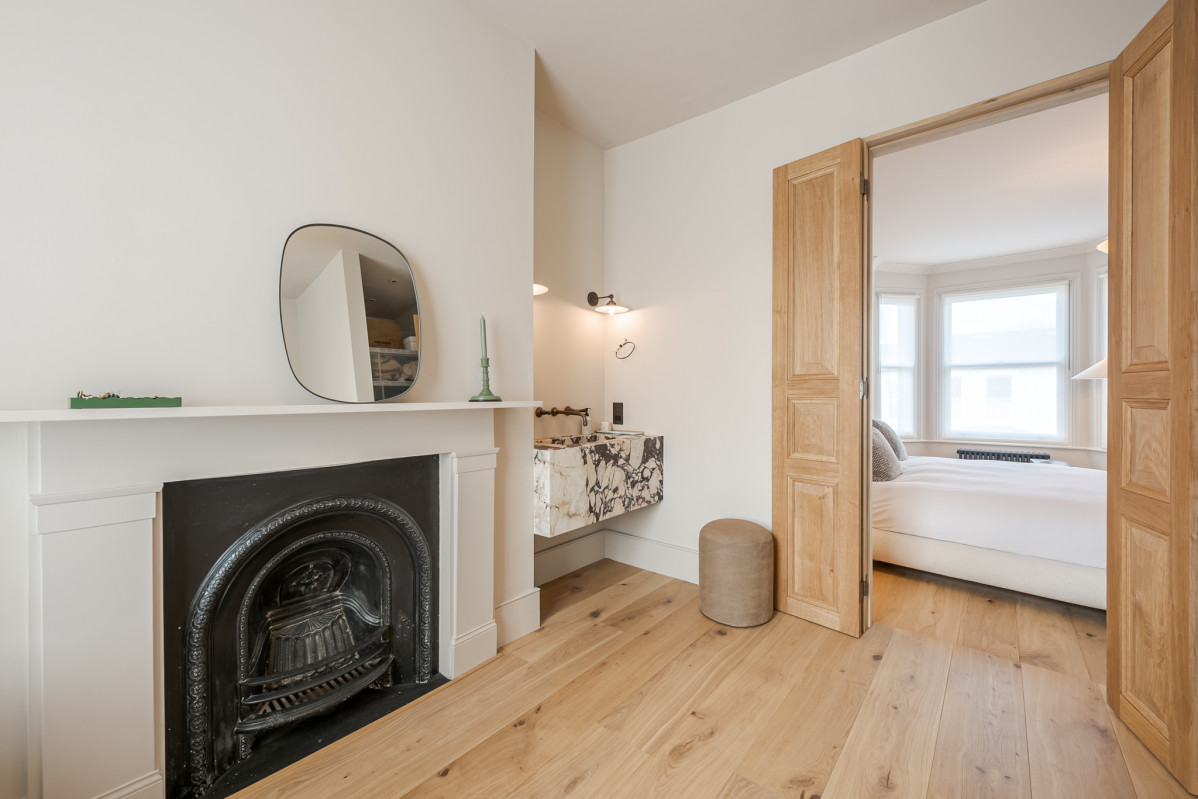 chambre avec cheminée maison anglaise près de Londres chambre avec cheminée maison anglaise près de Londres