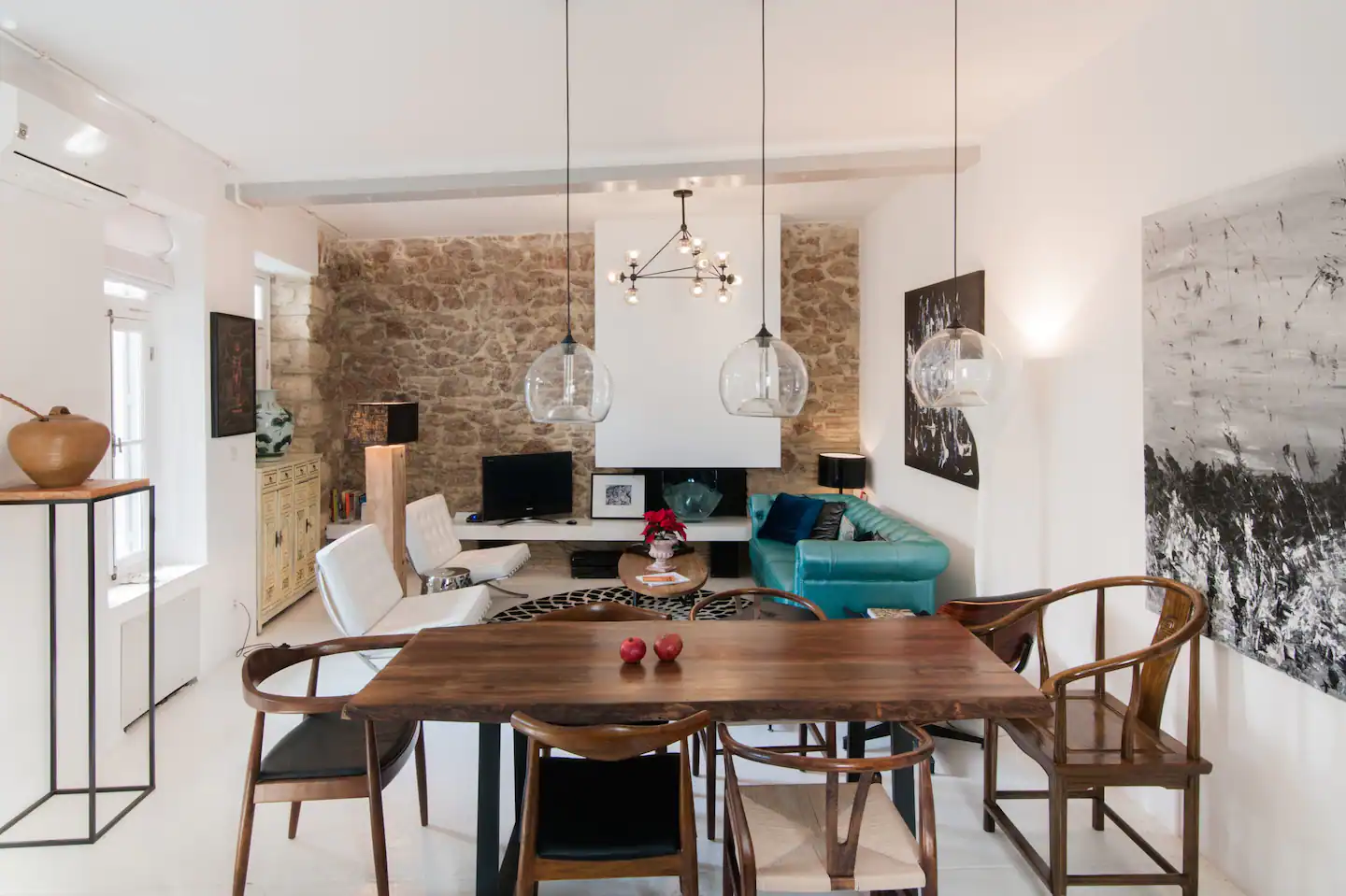 salon mur en pierres appartement en duplex