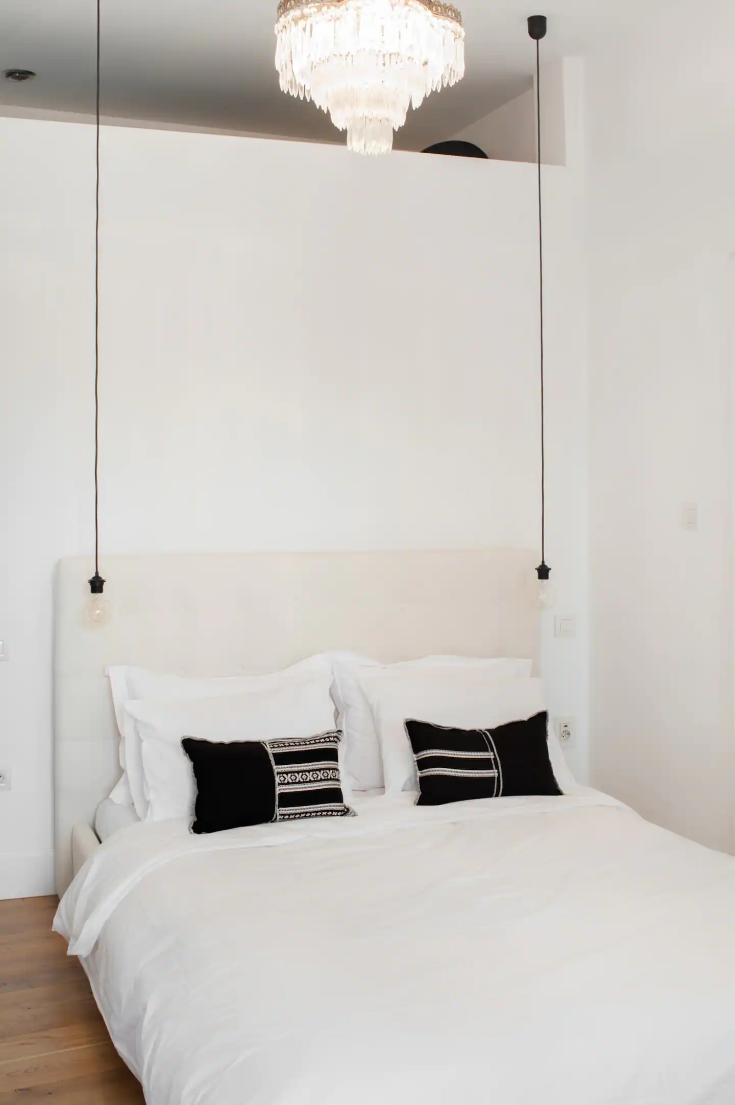chambre minimaliste appartement à la décoration sophistiquée