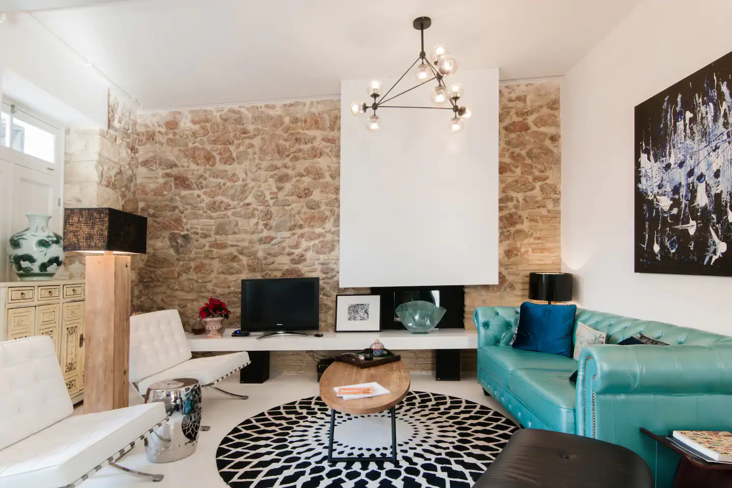 salon mur en pierres appartement en duplex