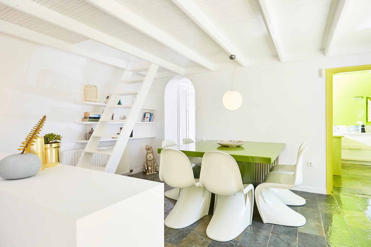 salle à manger décoration colorée verte et blanche