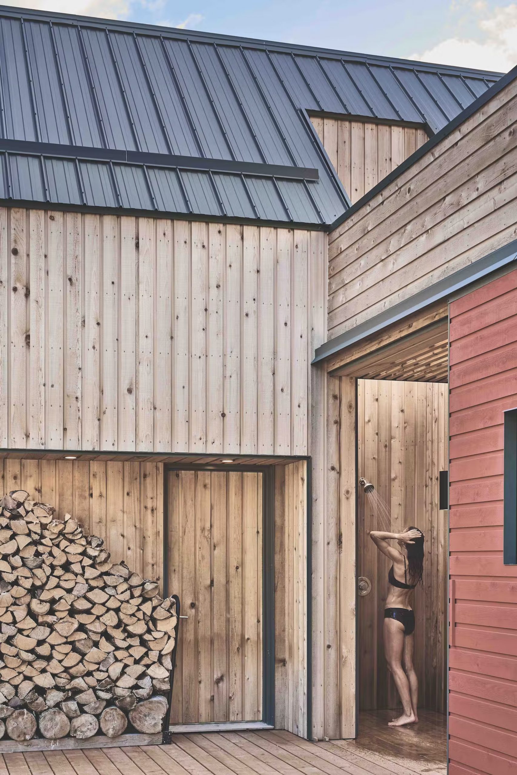 maison en bois de cèdre toit zinc maison en bois de cèdre toit zinc
