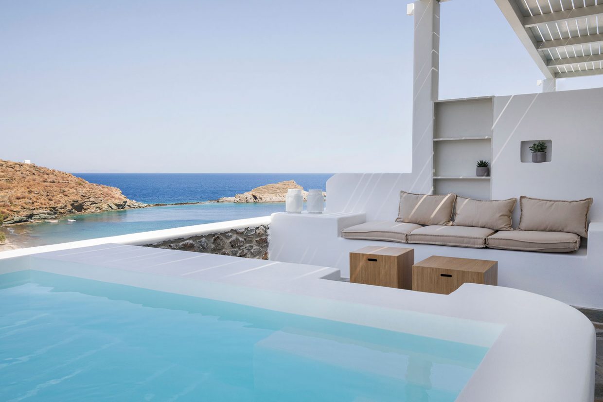 terrasse avec piscine et pergola bois