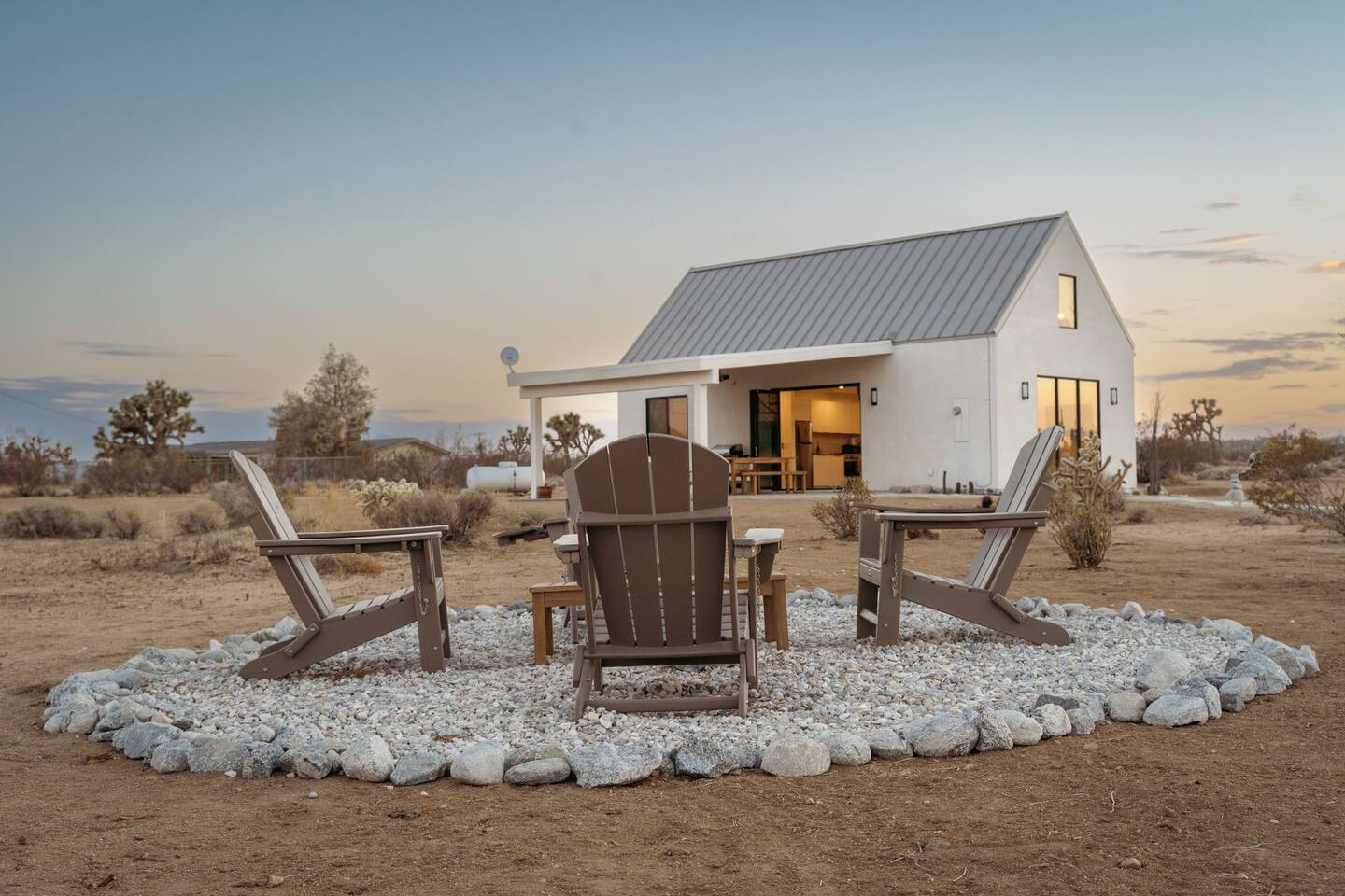 maison blanche épurée Joshua Tree maison blanche épurée Joshua Tree