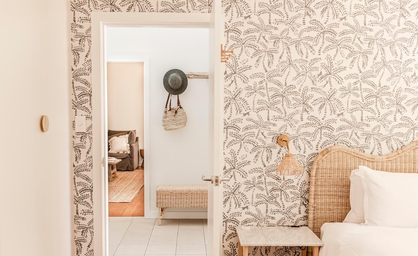 chambre avec papier-peint décoration contemporaine