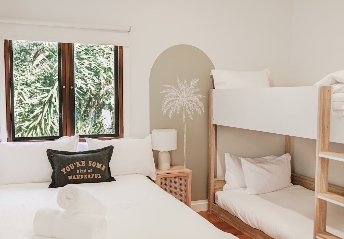 chambre avec lits superposés décoration contemporaine