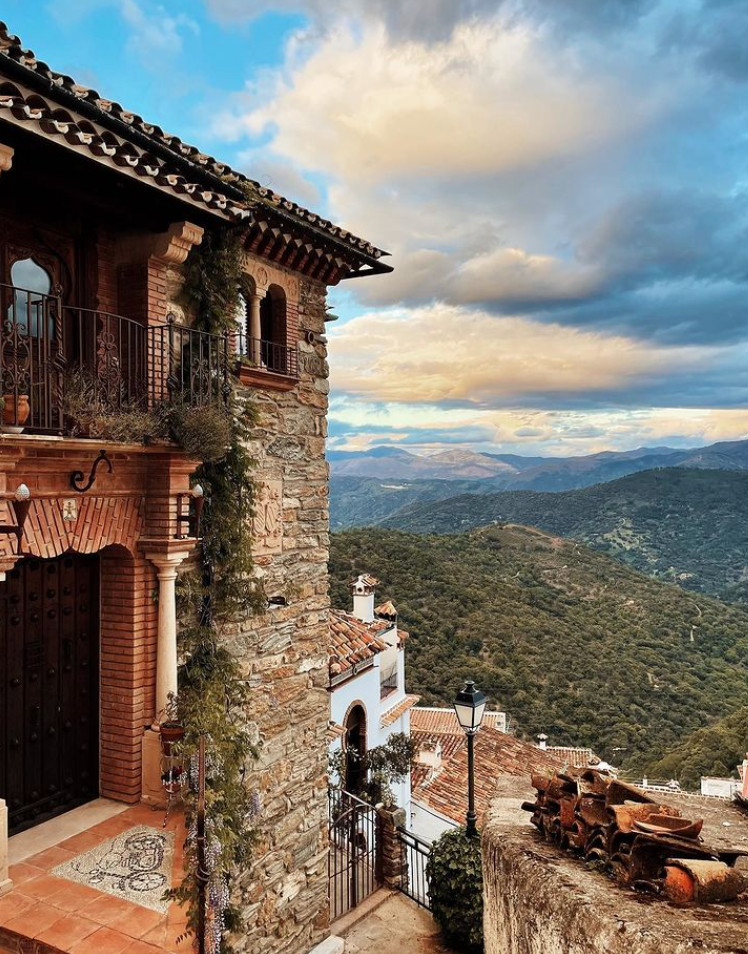 maison en pierres Airbnb sur Instagram