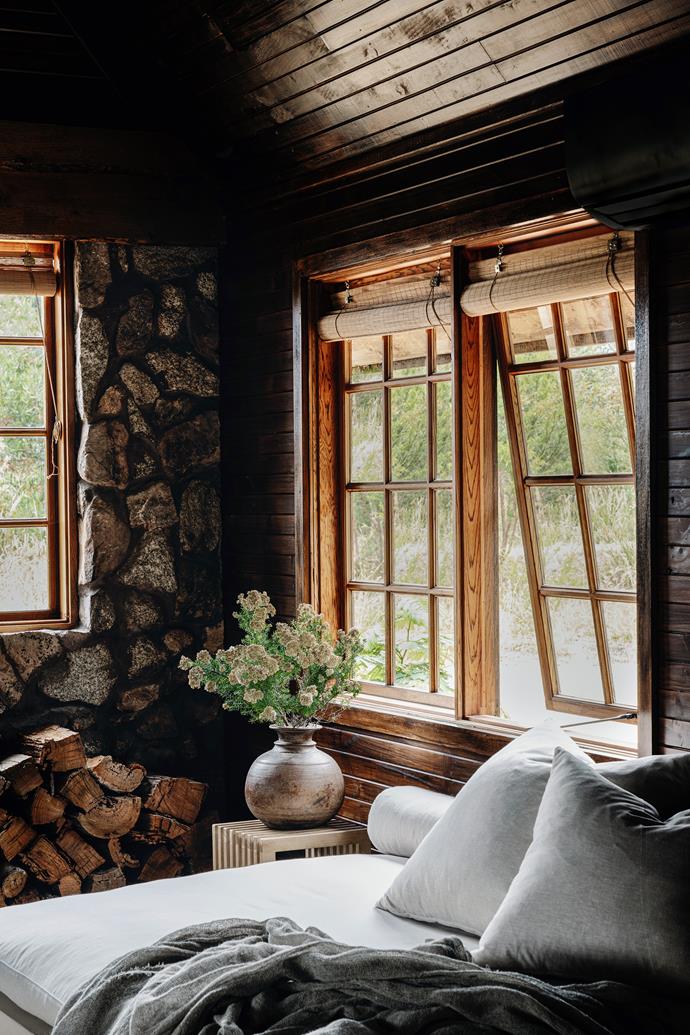 salon maison en bois et granit