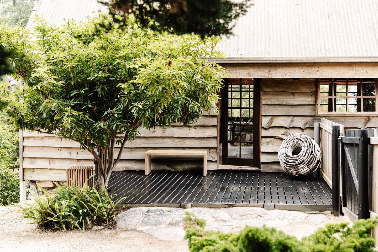 terrasse maison en bois et granit