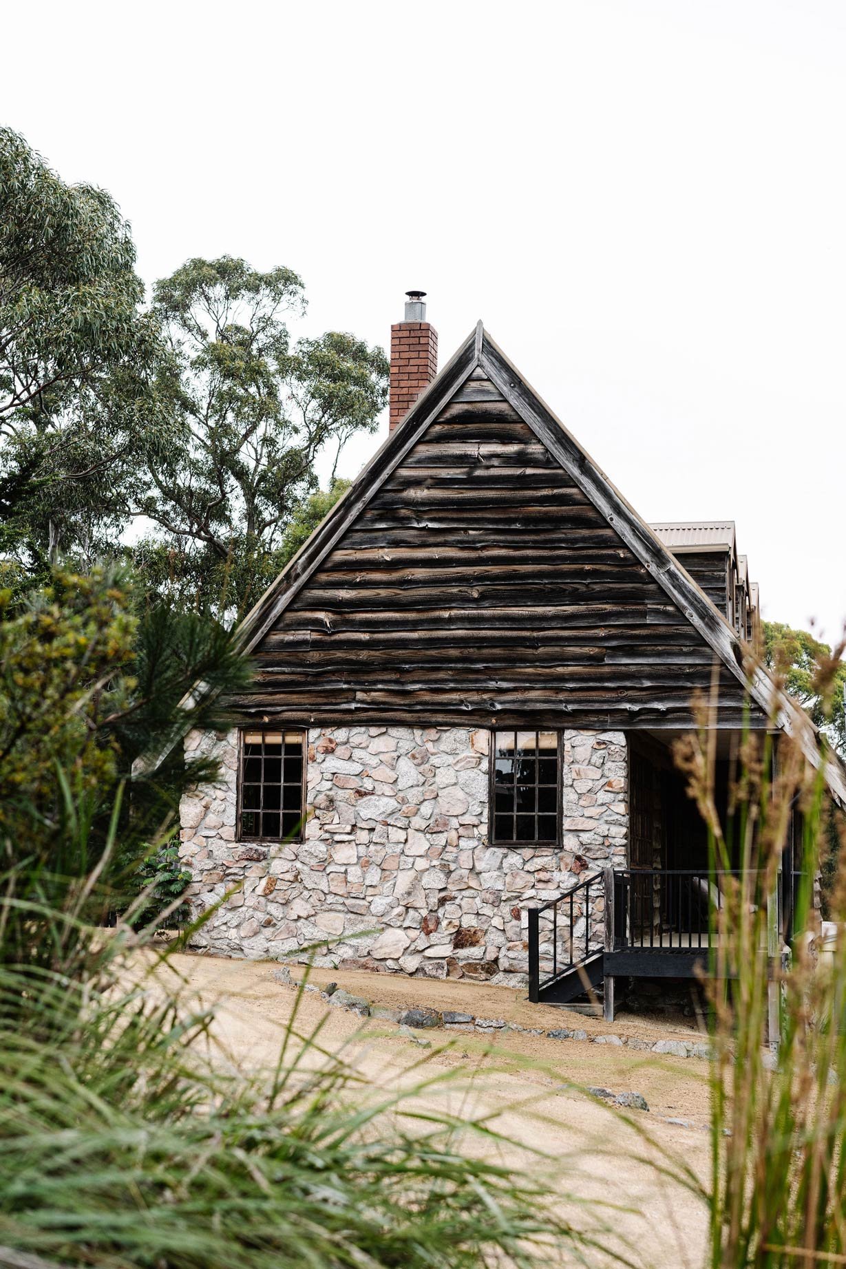 maison en bois et granit