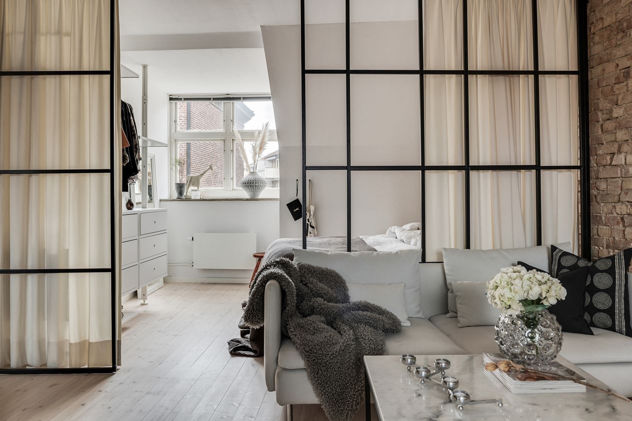 salon appartement deux-pièces 54m2 avec murs briques