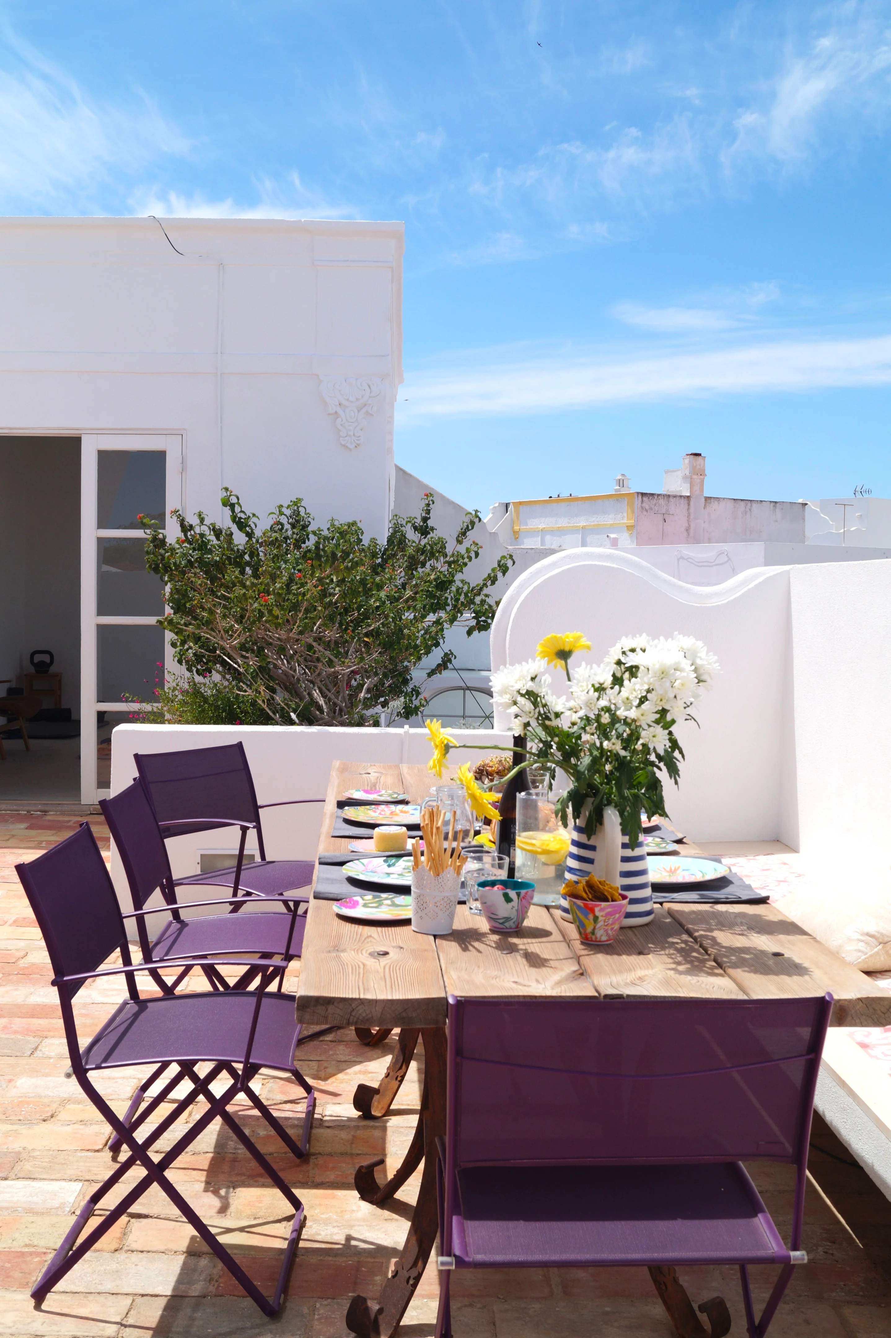 terrasse sur le toit avec salle à manger