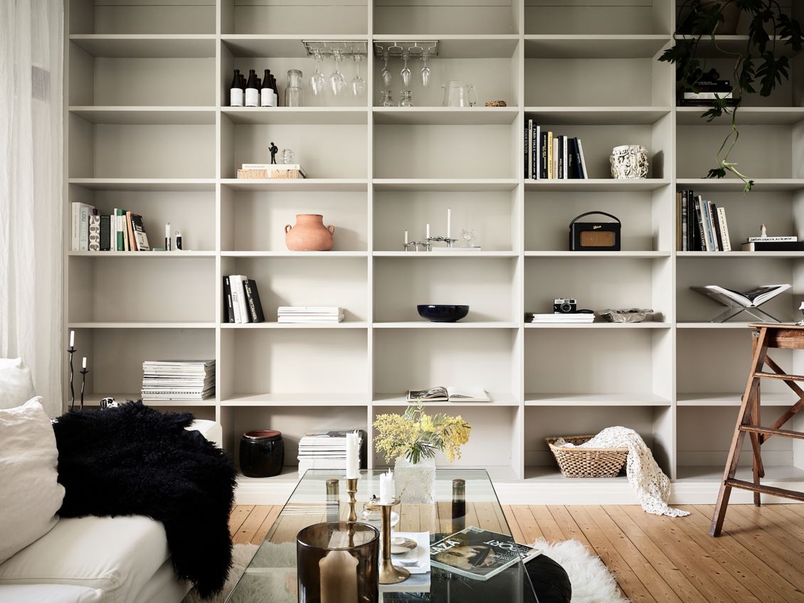 salon avec bibliothèque sur mesure