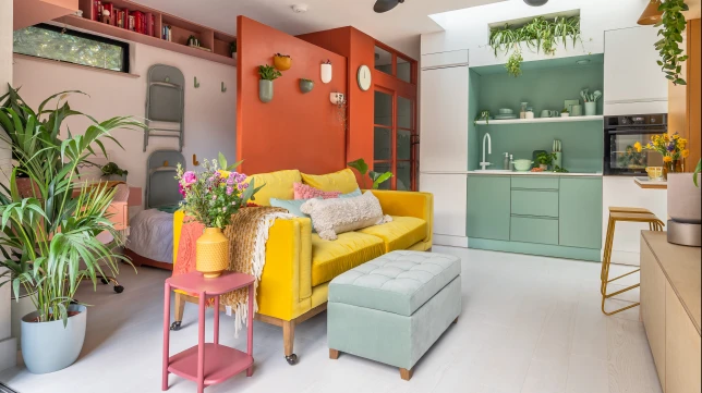 salon décoration colorée canapé jaune