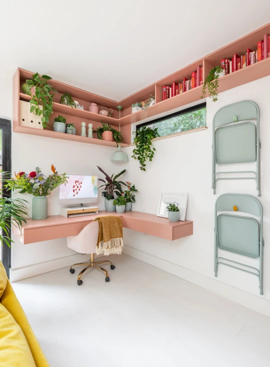 espace bureau décoration colorée
