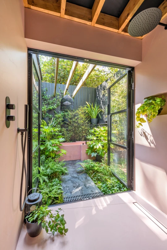 salle de bain avec terrasse