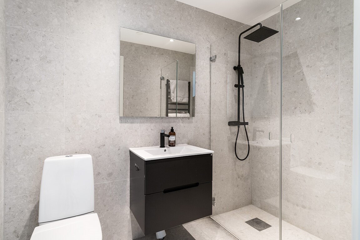 salle de bain design grise