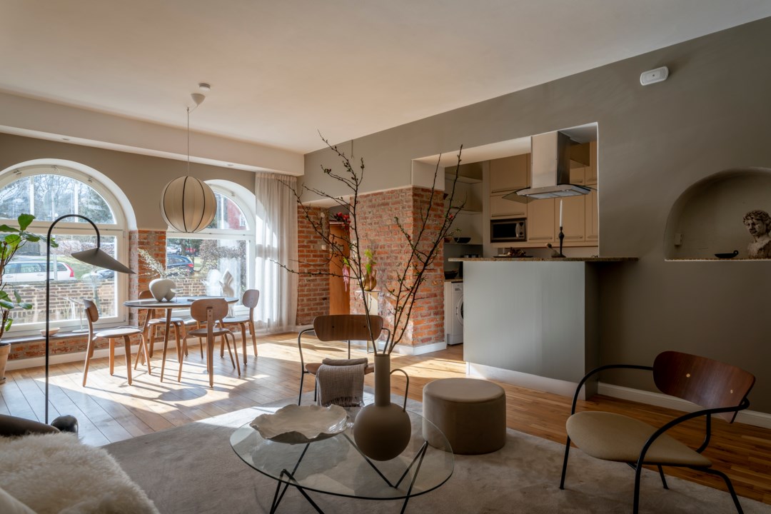 salon briques et arches appartement rénové salon briques et arches appartement rénové
