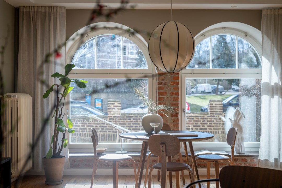 salon briques et arches appartement rénové salon briques et arches appartement rénové