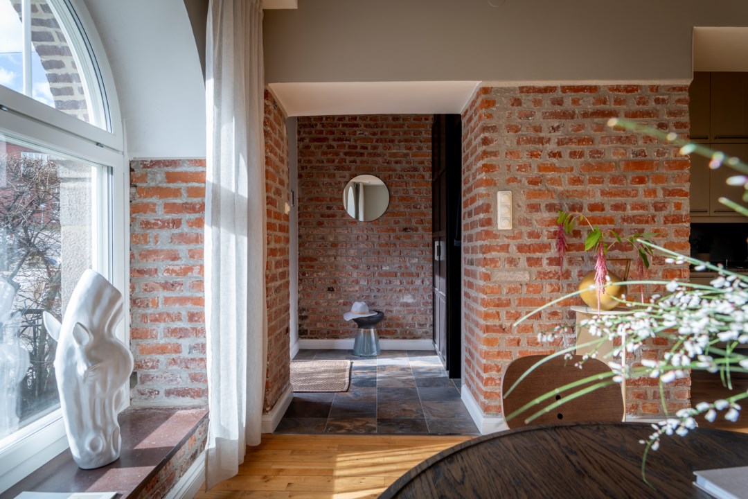 salon briques et arches appartement rénové salon briques et arches appartement rénové